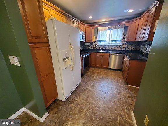 3rd image of 175 Medford St