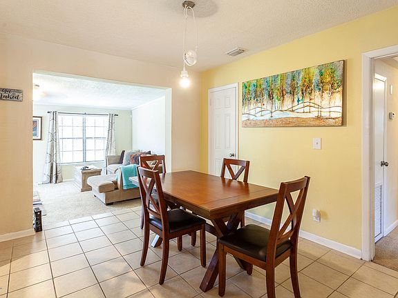 4th image of 3204 Holly Berry Ln