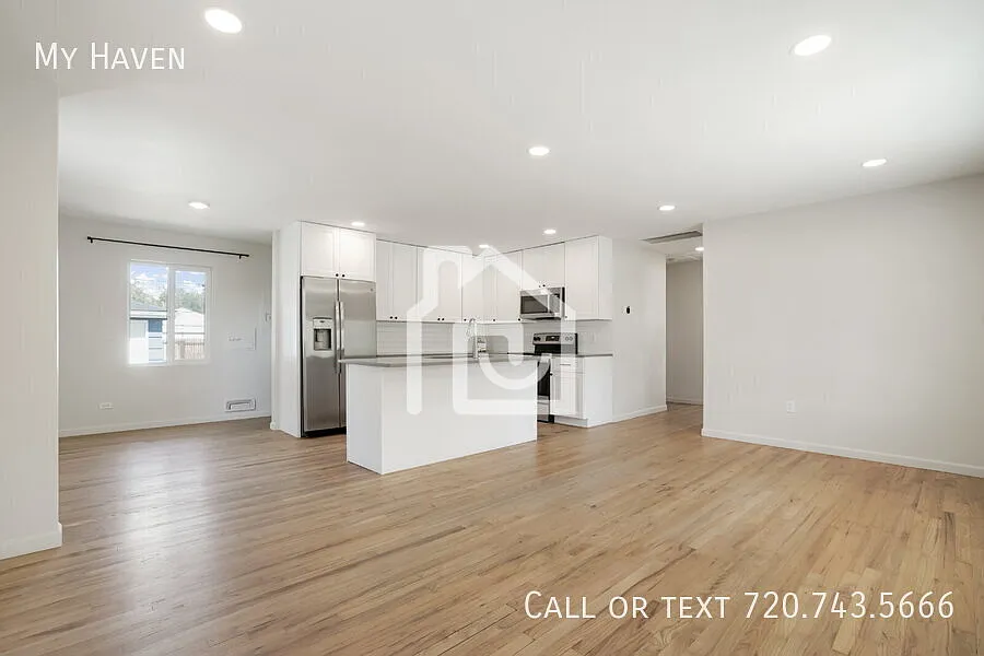 Fully renovated home with solar in Central Park — Photo 2