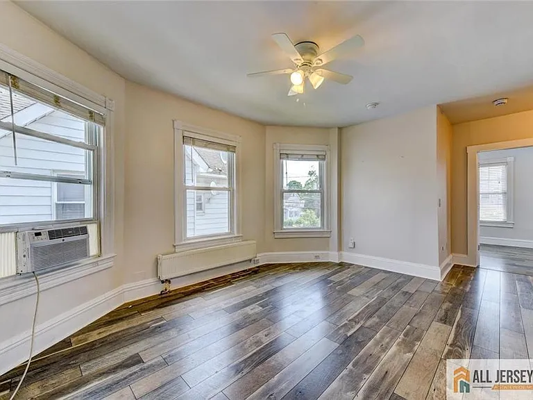 37 E Somerset St #2 — Photo 5