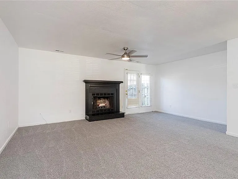 5684 Campus Dr — Photo 8