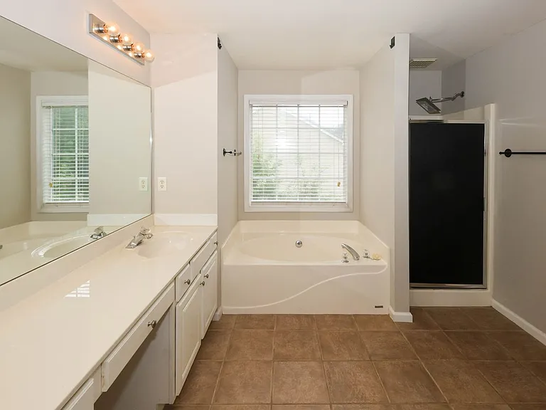 2895 Haynes Club Cir SW — Photo 39