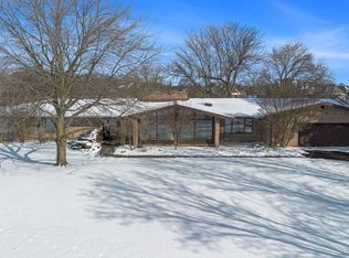 2827 Fairway Dr, Saline, MI 48176