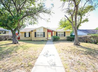 611 Blue Grass Dr, Dallas, TX 75211
