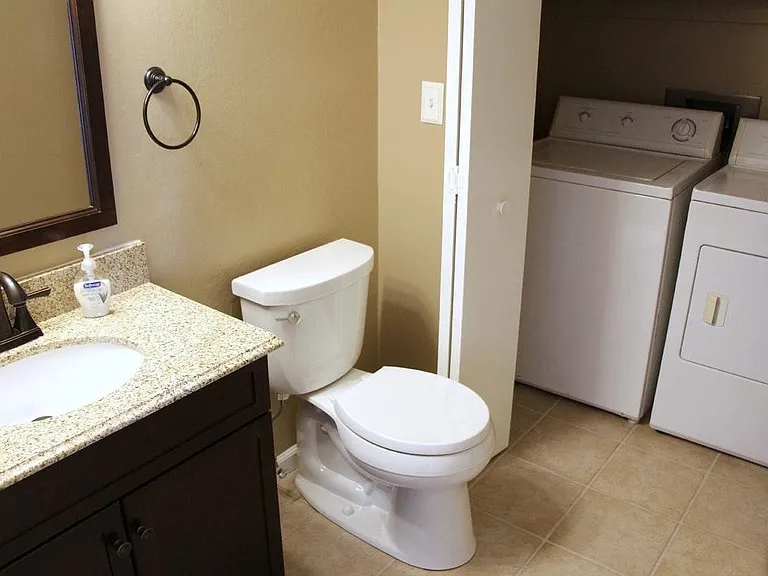 405 Spruce Ln — Photo 8