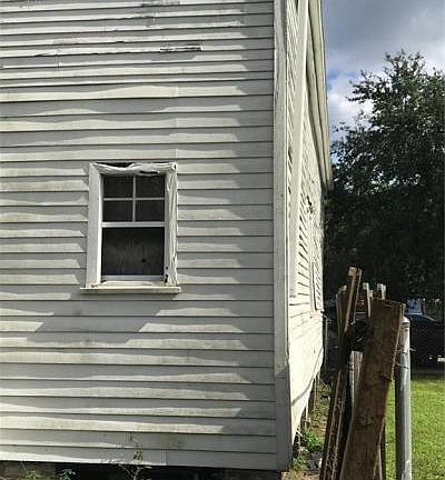 4th image of 1125 N Robertson St