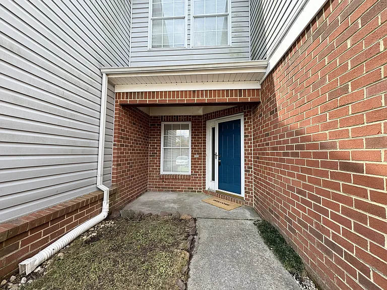 2309 Charing Cross Rd — Photo 3