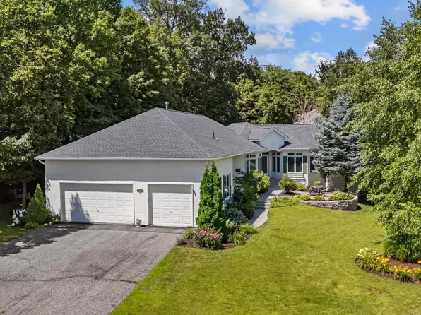 2888 Forest Rdg, Chaska, MN 55318