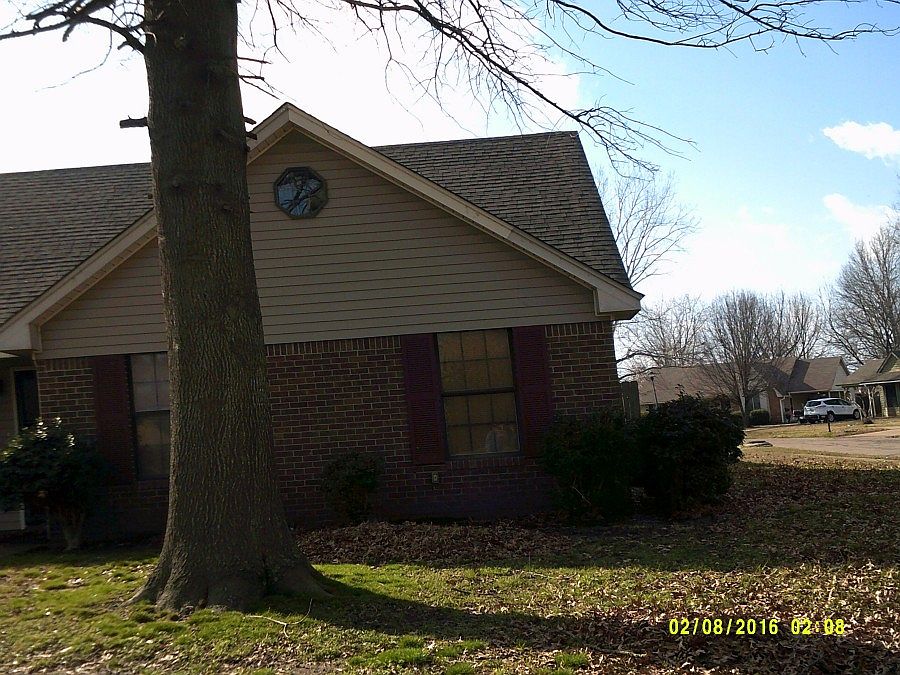 2nd image of 215 Hunters Ln