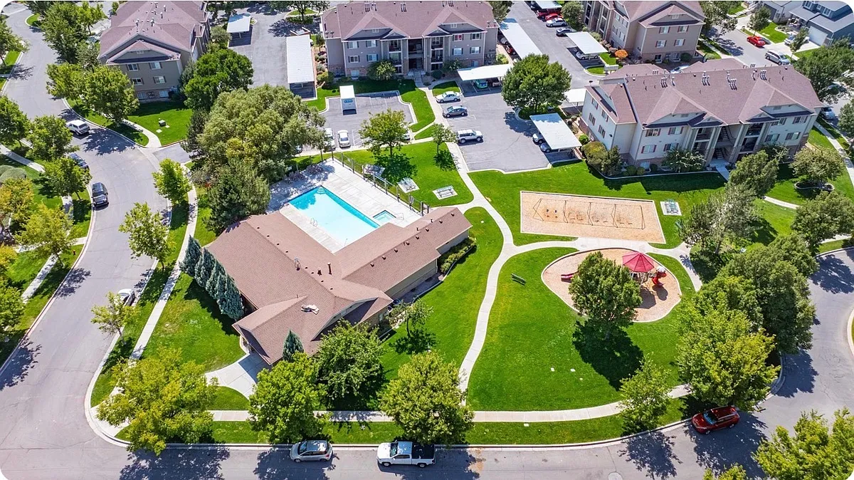 Building Photo - 8096 N Ridge Loop #D9