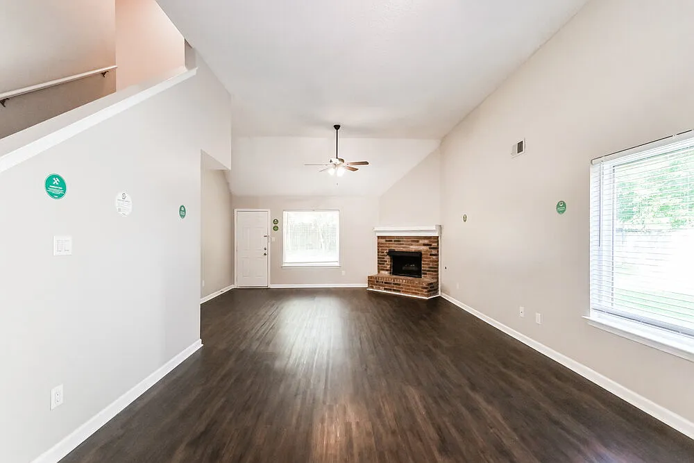 3 bed, 3.0 bath, 1775 sqft, $2,055 — Photo 4