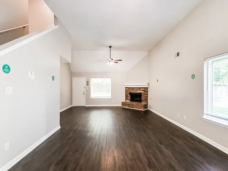 277 Gaslight Cv — Photo 4