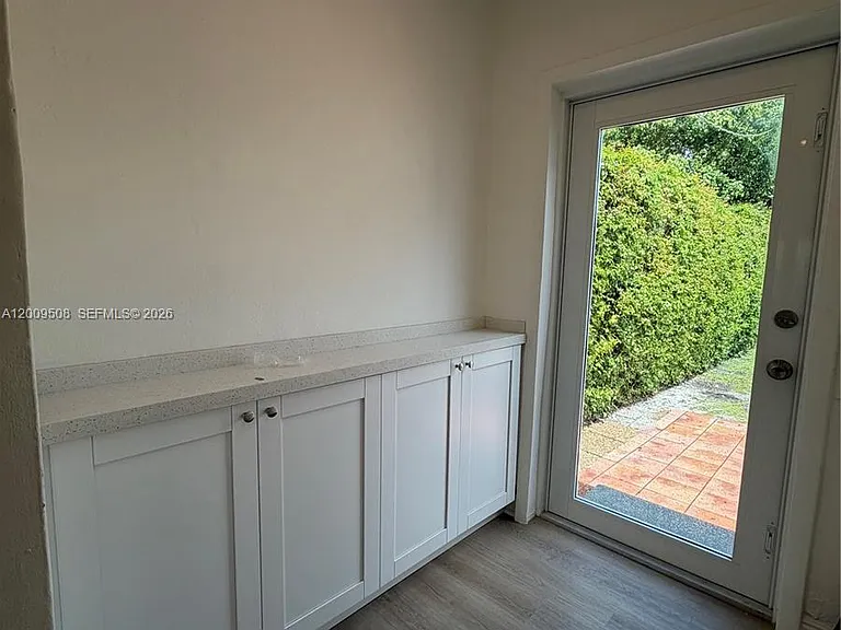 533 Minorca Ave — Photo 6