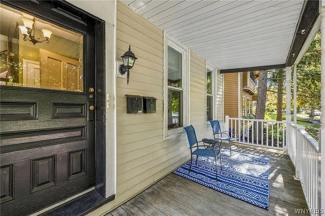 2 bed, 1.0 bath, 1176 sqft, $1,400 — Photo 3