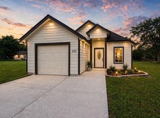 241 19th St, Hempstead, TX 77445