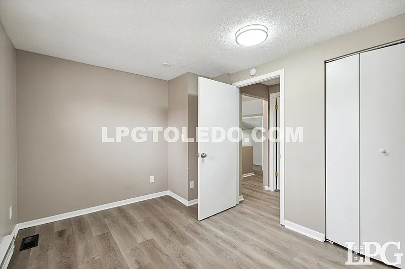 4 bed, 2.0 bath, 1419 sqft, $1,650 — Photo 2