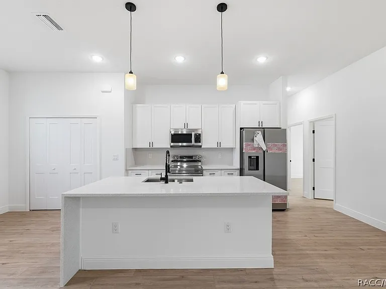 2652 W Paragon Ln — Photo 16