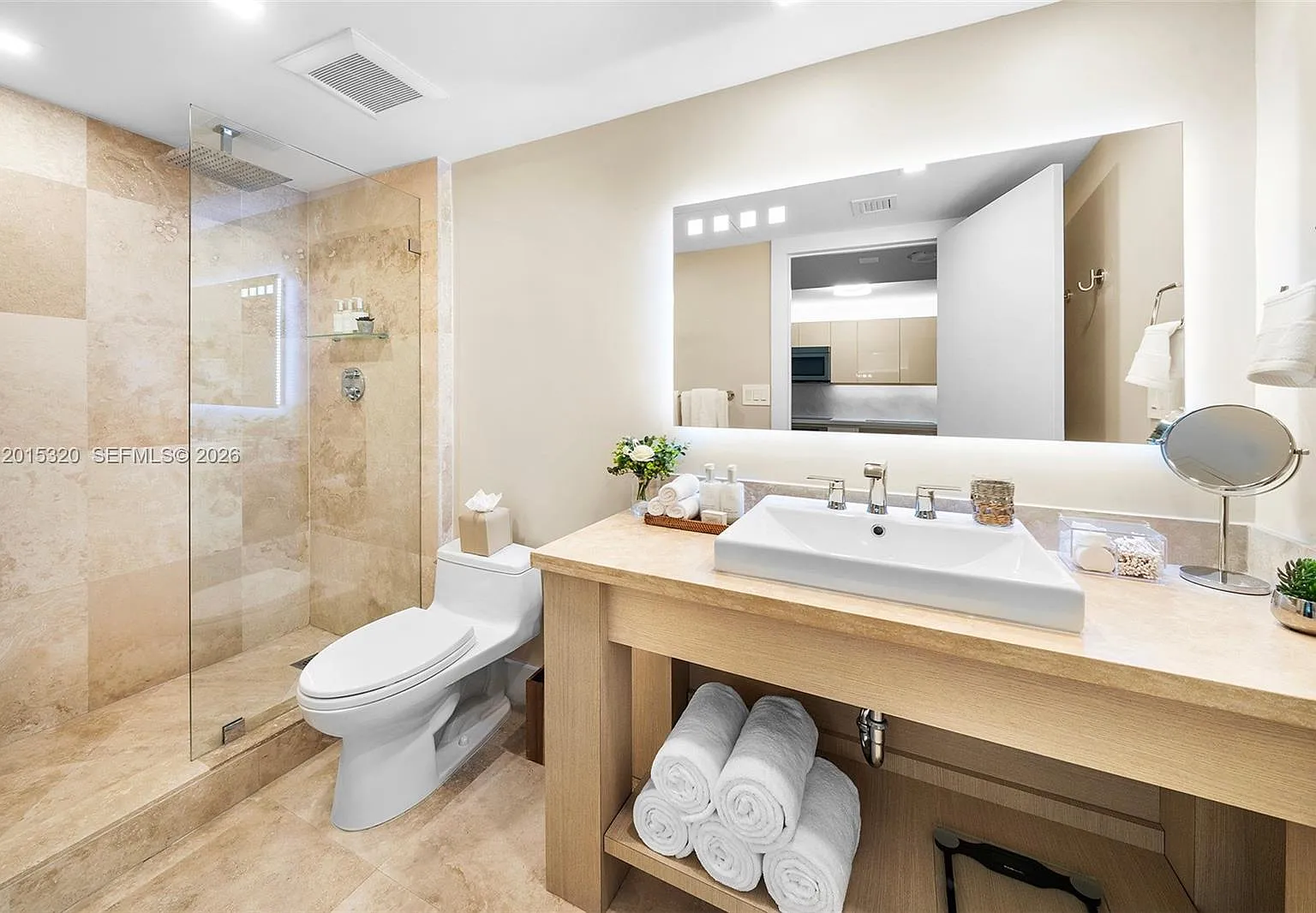 Roney Palace Condo — Photo 3