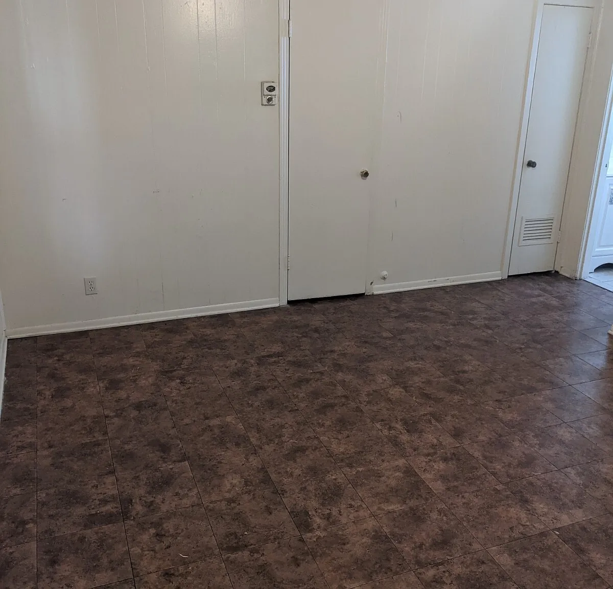 209 E Dean Avenue — Photo 2