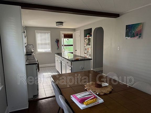 4th image of 226 Capen Blvd
