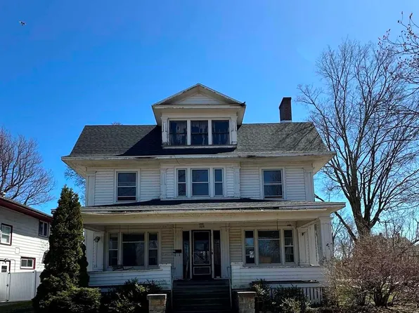 323 Ogden Ave, Escanaba, MI 49829