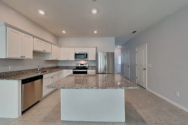 3 bed, 2.5 bath, 1582 sqft, $2,299 — Photo 3