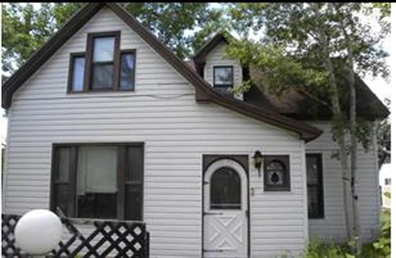 1st image of 1040 S Saint Clair Ave