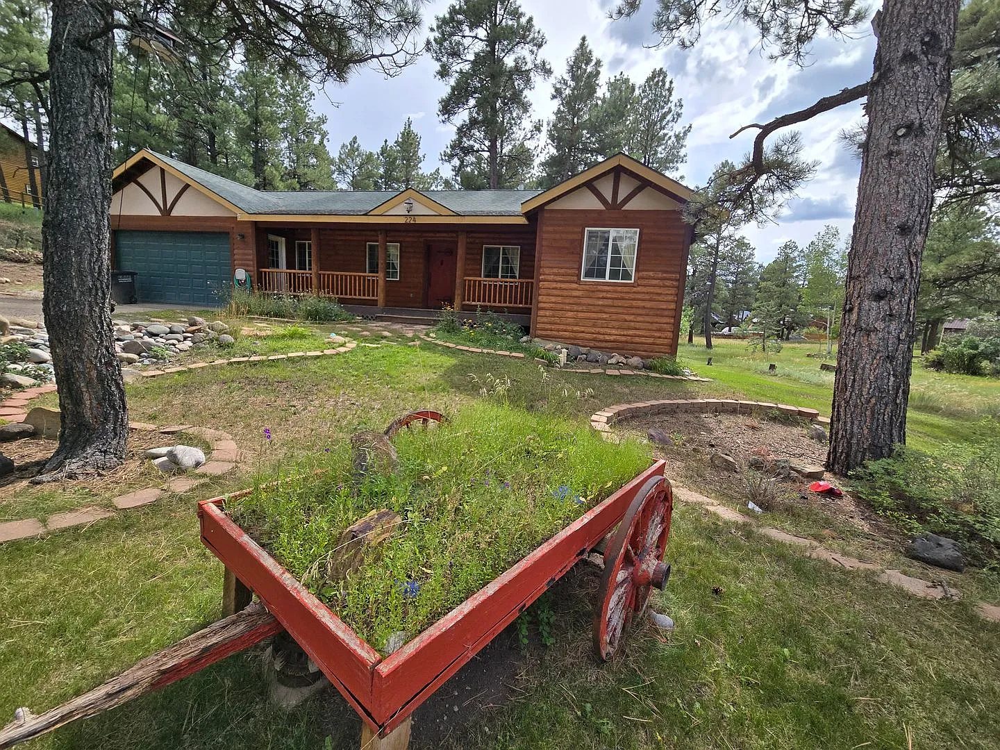 Beautiful 3 Bedroom Home in a Quiet Neighborhood — Photo 1