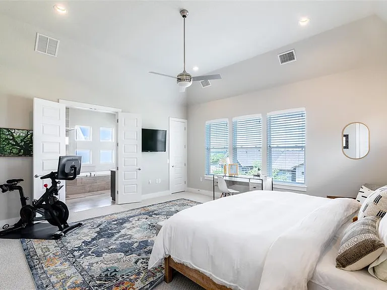 6025 Seville Dr — Photo 18