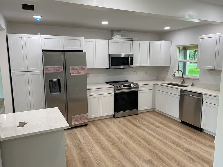 2816 Pine Ave — Photo 3