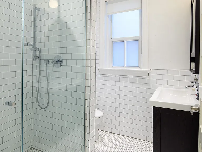 1158 College St #2 — Photo 16