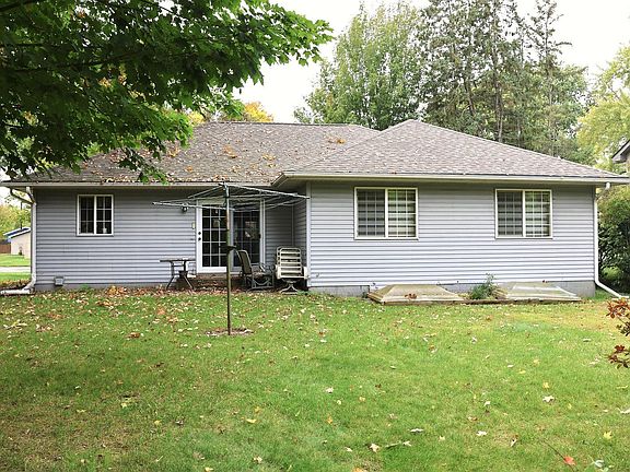 2nd image of 425 2nd Ave NE