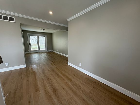3rd image of 145 Pryor Ave
