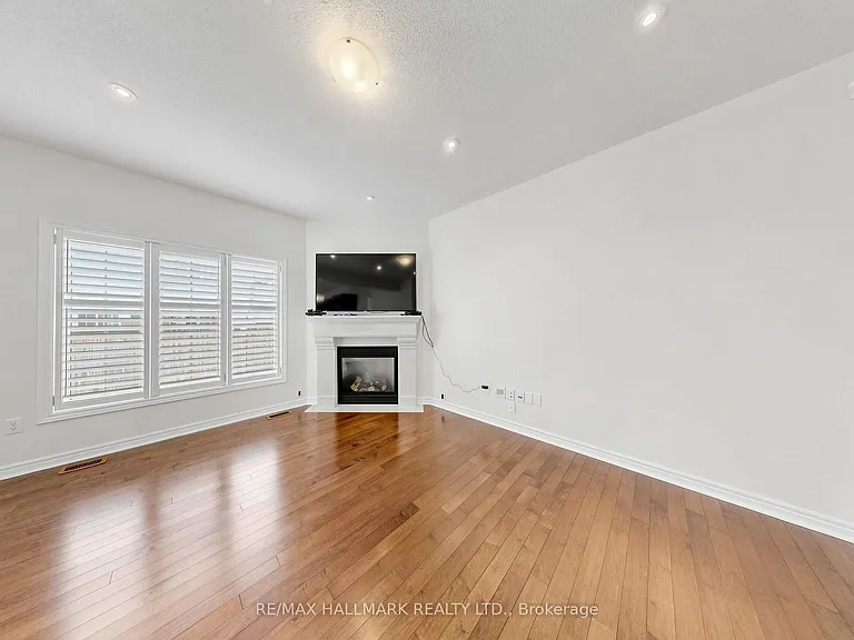 72 Middlecote Dr — Photo 16