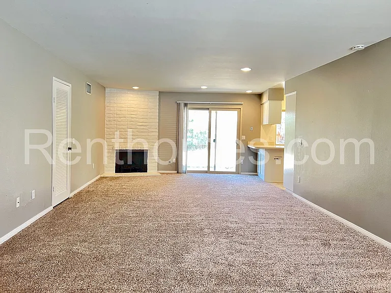 1426 Kingston Dr — Photo 1