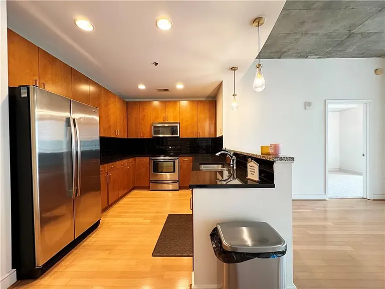950 W Peachtree St NW — Photo 3