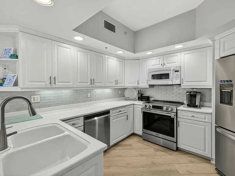 1001 Arbor Lake Dr — Photo 22