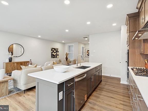 2nd image of 634 Kemlyn Rd Homesite 261