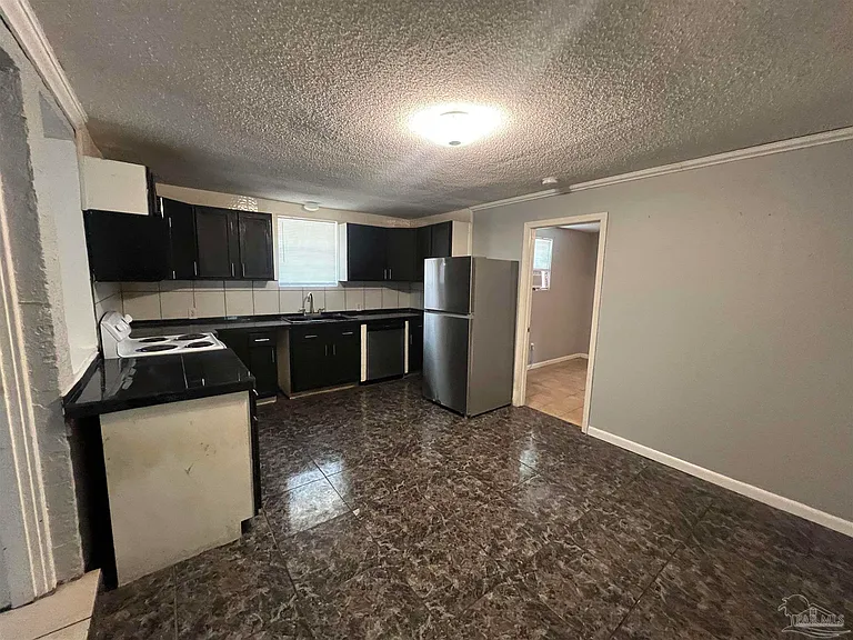 203 Edison Dr — Photo 7