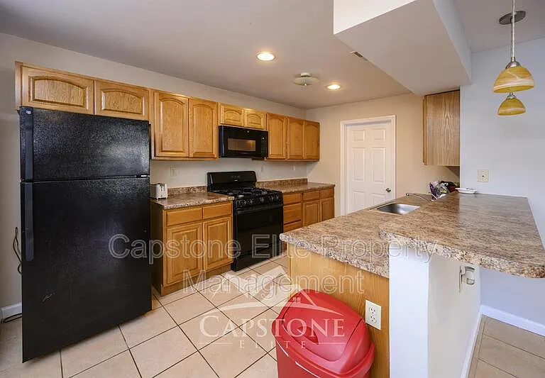3 Ashby Ln — Photo 4