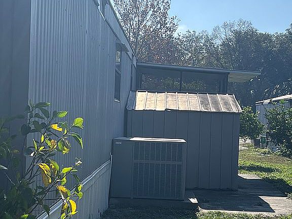 2nd image of 305 Magnolia Ln