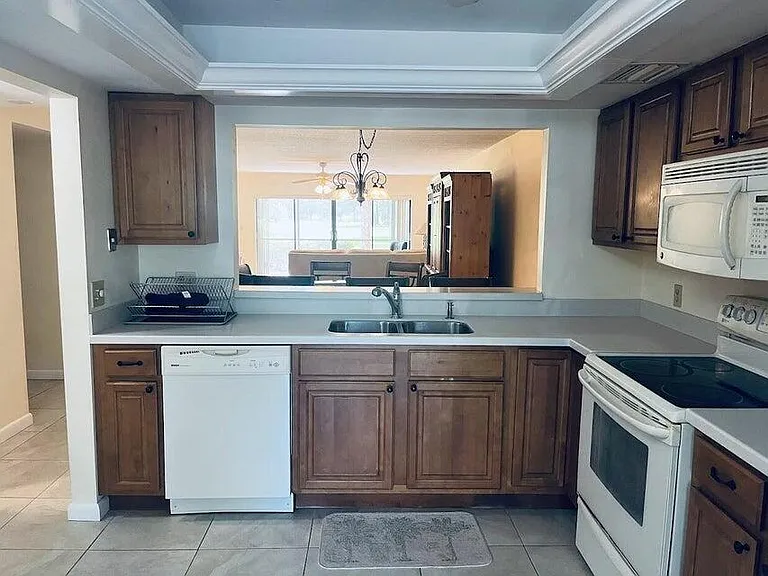 9440 Meadowood Dr #102 — Photo 8