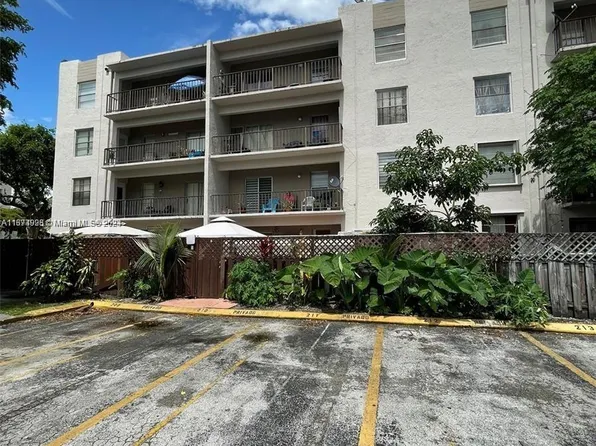 5755 W 20th Ave APT 212, Hialeah, FL 33012