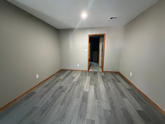 4th image of 824-930 Railhead Dr #828