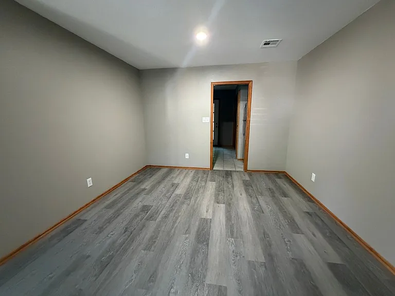 824-930 Railhead Dr — Photo 32