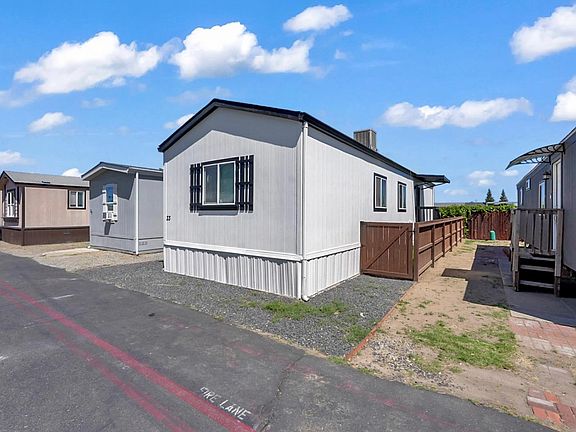 3rd image of 555 Moffat Blvd Spc 33