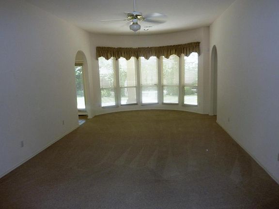 5th image of 10016 Coronado Ave NE