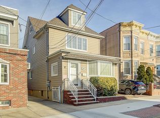 6671 74th St, Middle Village, NY 11379
