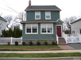 25 Sunset Rd, Massapequa, NY 11758