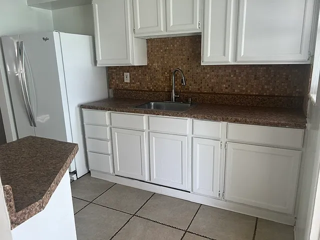 3 bed, 888 sqft, $1,800 — Photo 4